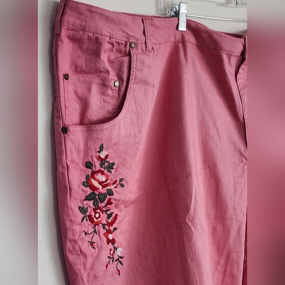 Woman Within Plus Size Pink Denim Embroidered Capris. Sz 42W (NWT) - Picture 2 of 12